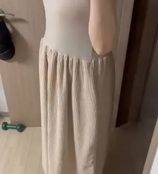 겨울에 맨투맨안에 이너 원피스로 입으려고 샀어요! 따뜻하고 편하게 잘 입을 수 있을 