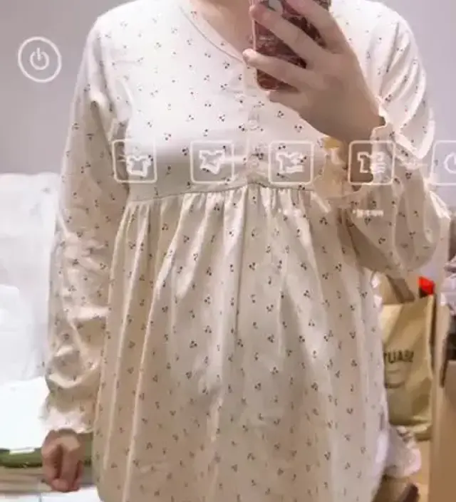 리뷰가 좋아서 다른잠옷사면서 샀어요! 살짝 기모소재라 겨울아기낳고 잘입어질거 같아