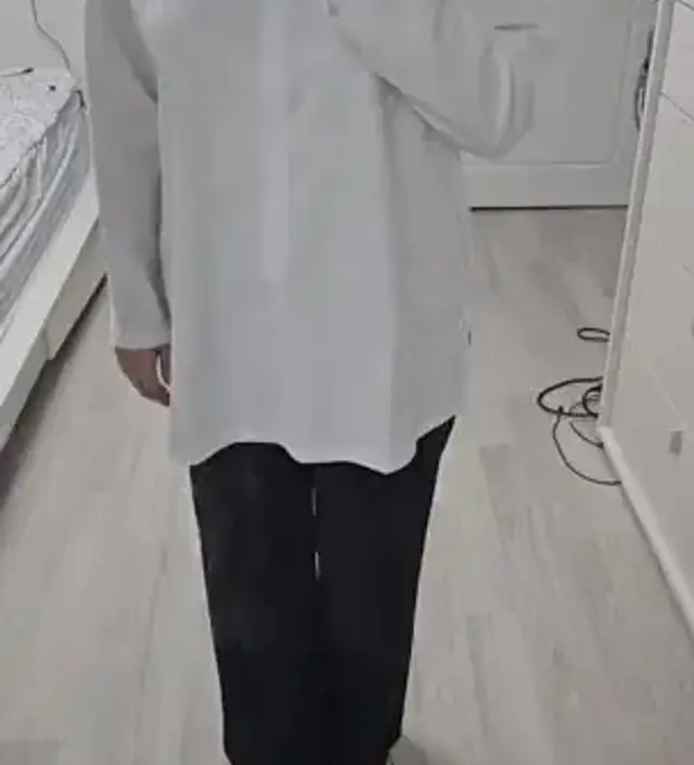 에어리1초컷 반팔원피스를 너무 잘 입었어서 구매했습니다. 완전히 같은 재질은 아니고