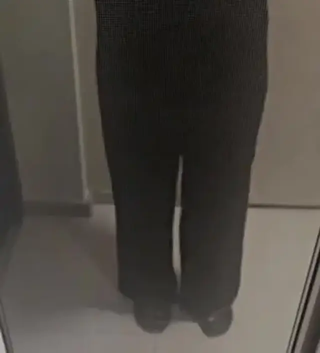 오 이 바지 물건이네요 블랙팬츠는 기본이라 어디에나 잘입어져서 질 좋고 차르르한 소