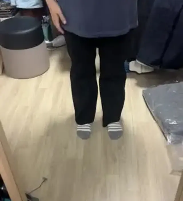 지금 입기 딱 좋은 두께감이에요! 스판도 좋아서 입고 벗는데 불편함없이 좋아요