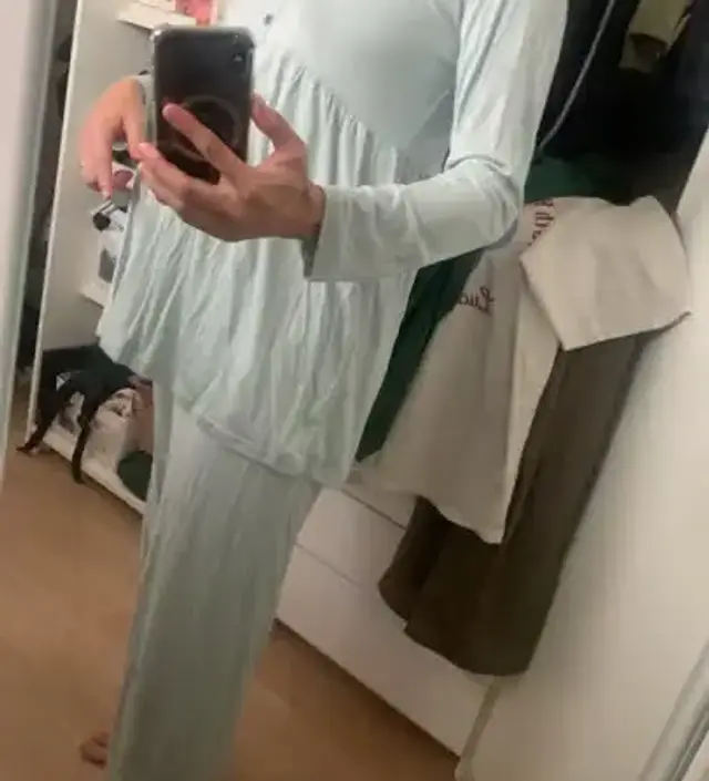 보들보들 너무 편해요. 막달에는 조금 배가 끼긴하지만, 그래도 편하네요. 수유할때 입