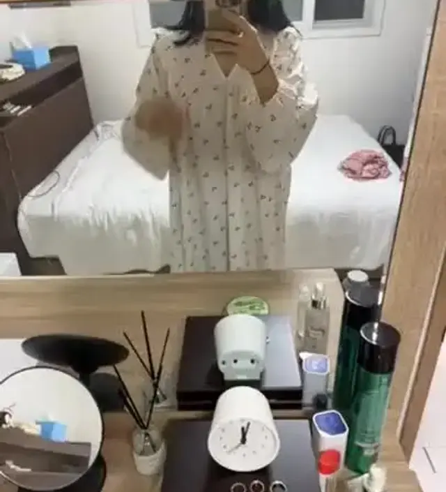 디자인은 이쁜데 사이즈가 많이 큰거 같아요. 그리고 생각보다 조금 무게감이 있으니 참