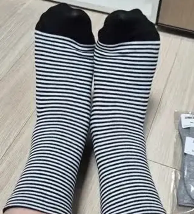 쌀쌀한날씨로 양말 여러개 주문했어요 바지,치마 다 괜찮을것 같아요 무압박이라 좋네요
