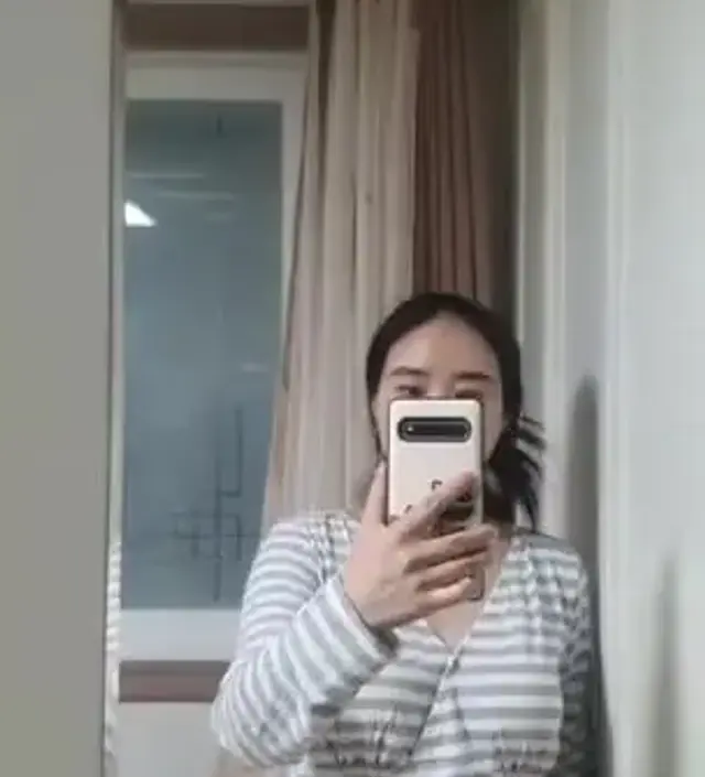 소재가 모달이라 부드럽네요. 아이가 닿아도 보드라울 것 같아요. 집에서 수유시 입으려