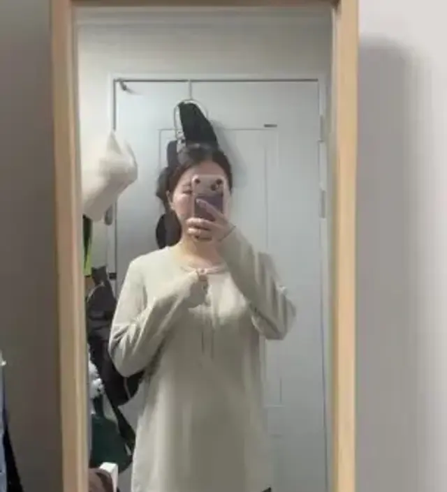 버튼이 있어 수유할때 편합니다!! 가을겨울에 잘 입을거 같아요! 