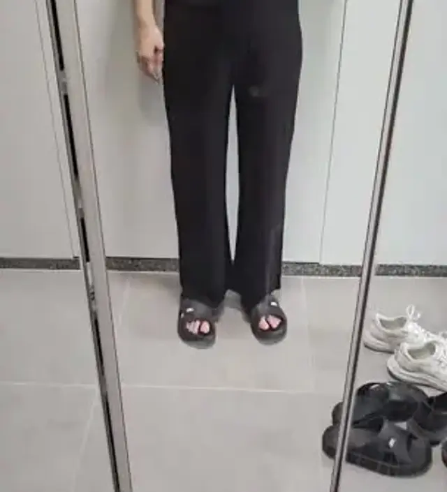 170/63 안입은듯 너무 편해요 임산부의날 할인이라 가격도 맘에들고 더 사야겠어요 
