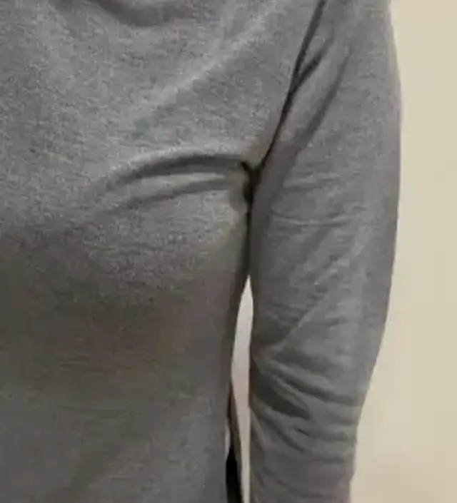 입어보니 재질이 넘 부드럽고 두께도 많이 비치지는 않으면서 두껍지 않아 운동할 때 덥