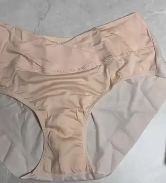 기존의 속옷이 불편해져서 구매했는데 너무 편하고 소재도 부드럽고 좋아요~!