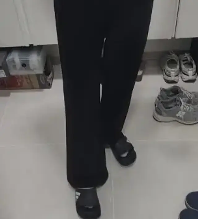 임신 중기가 되면서 기존에 입던 바지가 하나도 안 맞아서 주문했는데 허리 쪼이지도 않