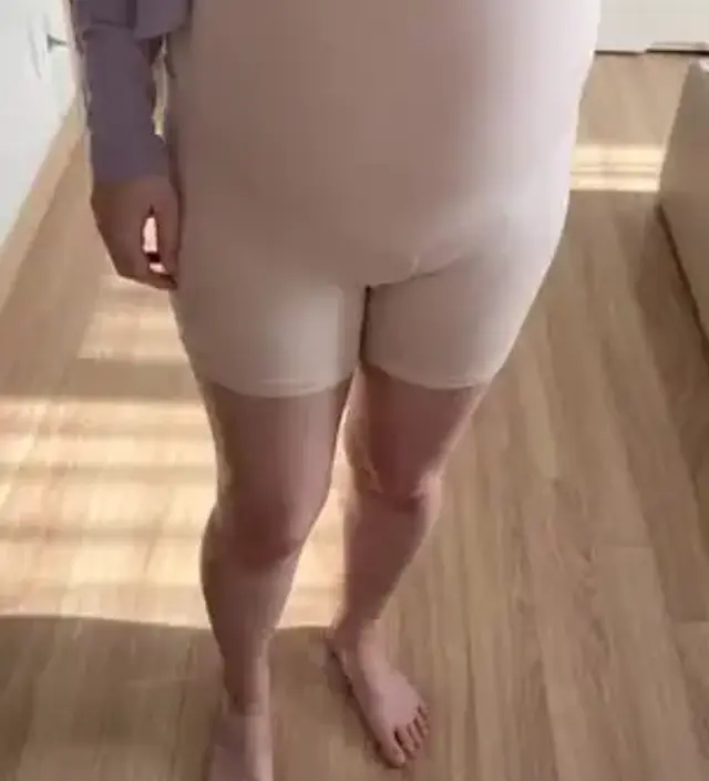 임신하고서 바지보다 치마를 자주 입다보니 안쪼이는 속바지가 필요했는데 안 입었다고