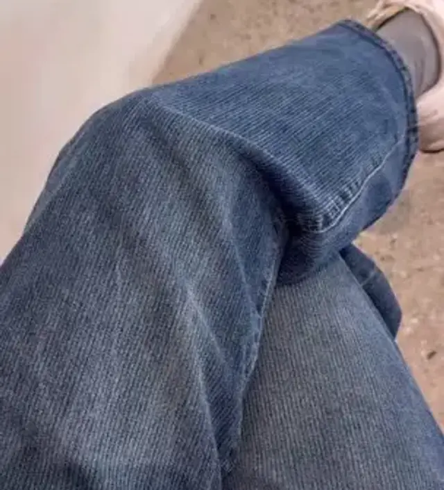 임부복이라 별 기대 안했는데 떨어지는 핏 너무 예뻐요. 복부 높게 다 감싸주고, 스판끼