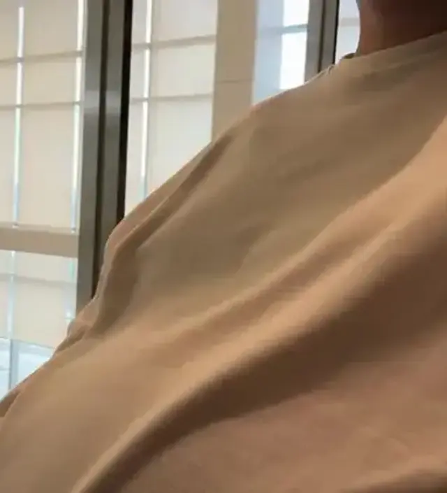 색상이 이뻐요~ 쌍둥이에 30주가 넘어서 배가 너무 나와 맞는 옷이 없었는데 품도 넉넉