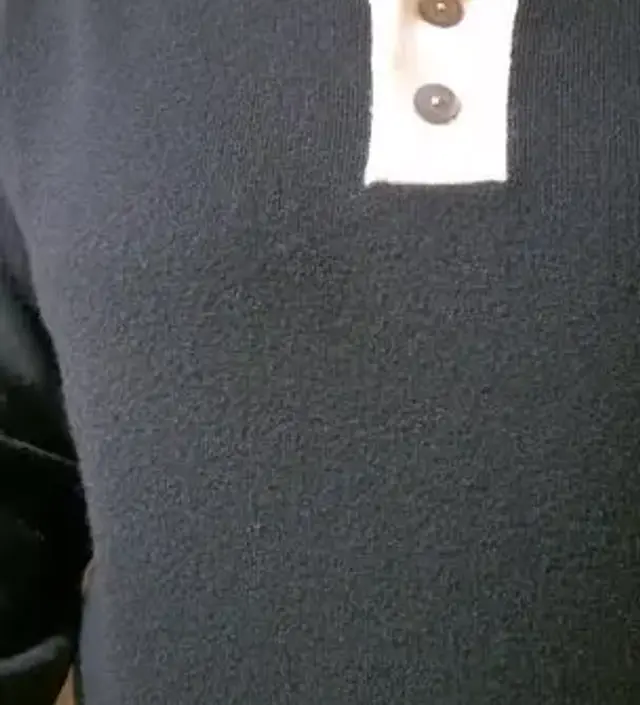 무겁지 않고 소재가 너무 보들보들해서 진짜 편해요 다른색으로 또 사고싶어요 추천해요