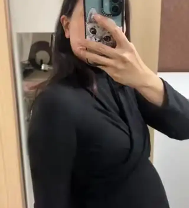 결헝식때문에 샀는데 좀 부해보이네요 글고 옷이 좀 무거워요