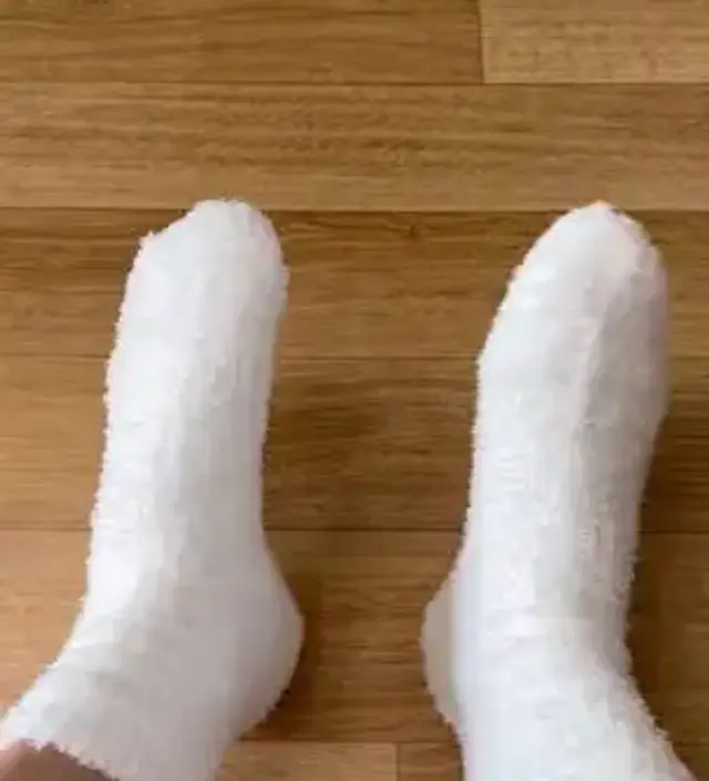 너무 부드럽고 따뜻해요!! 수면양말 하나 사려고했는데 딱원하던 느낌!!!