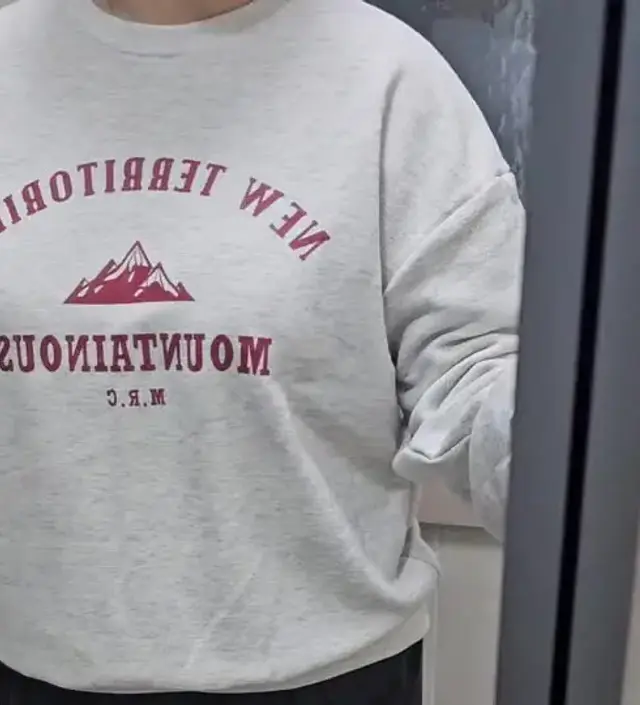 여름에도 소임꺼 잘 사서 입었는데 이제 가을 겨울을 맞아 긴팔 맨투맨을 구입하게 됐어