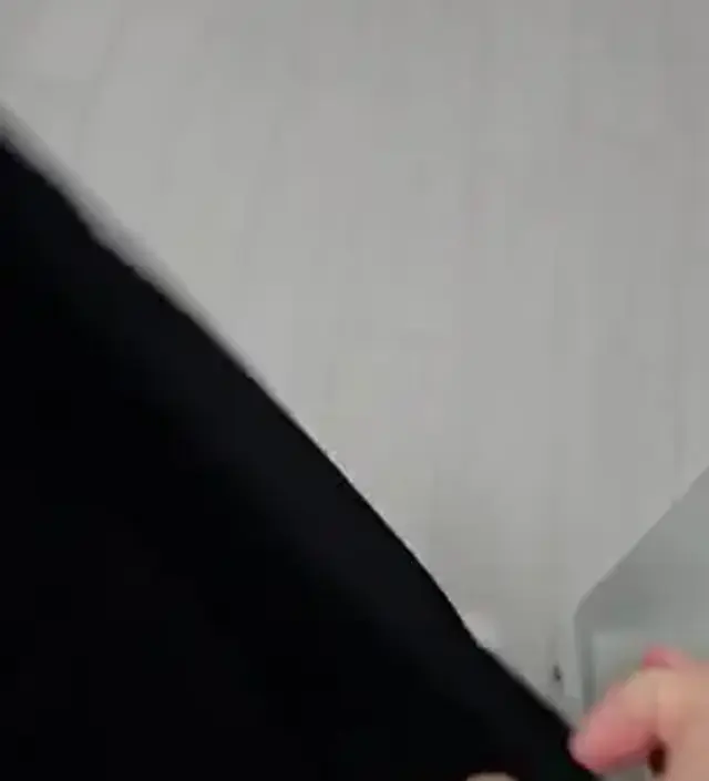 앞면은 편하고 얇은 디자인 뒷허리쪽은 얇은 밴딩처리라서
