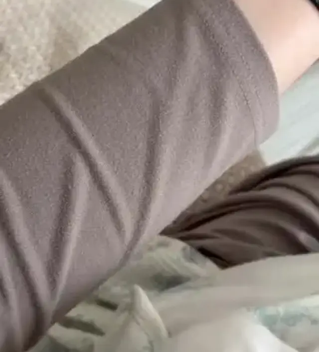 에어리1초보다 살짝 더 넉넉해요! 근데 받자마자 세탁해서 하루 입었는데 보풀이 ㅠㅠ 