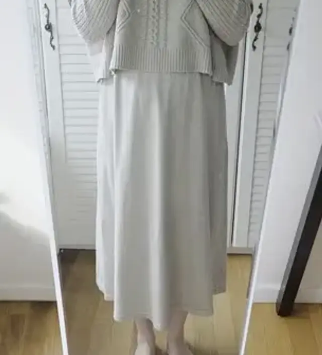 날씨가 점점 쌀쌀해져서 니트 원피스를 찾고 있었는데 원단도 부드러우면서 적당히 두껍