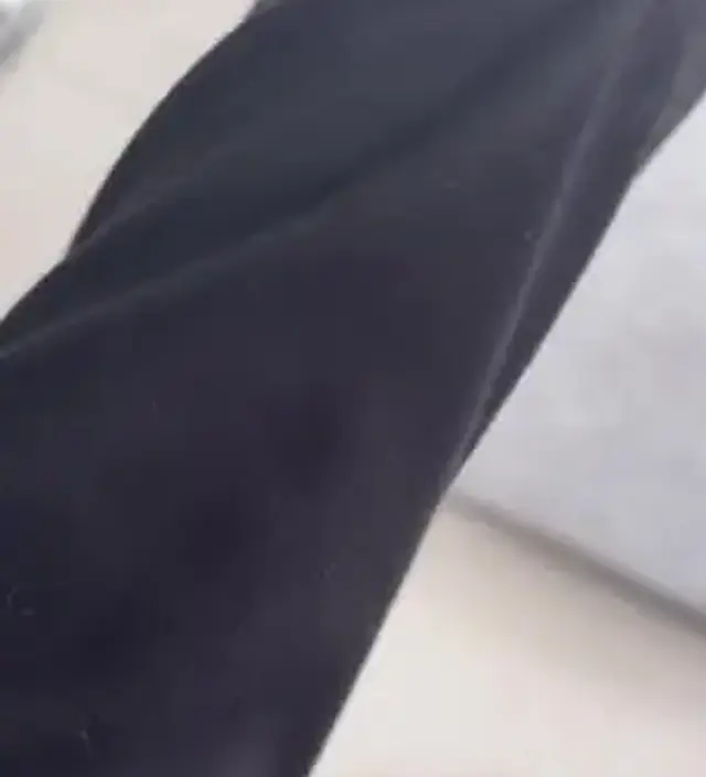 검정이라 먼지가 좀 붙기는 하는데 이 원단이 좋은 것 같아요