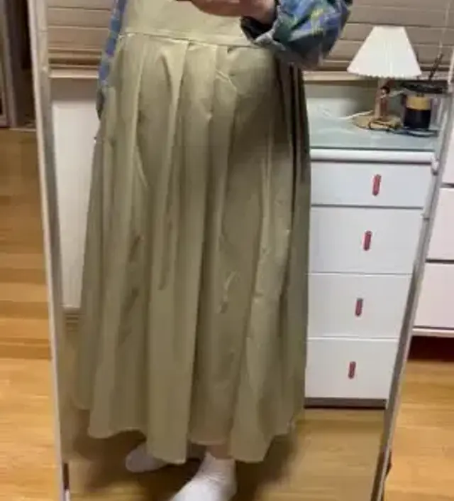 가지도 있는 체크 셔츠랑 같이 입어봤어요~역시 편안하고 재질이 좋네요 무엇보다 원피