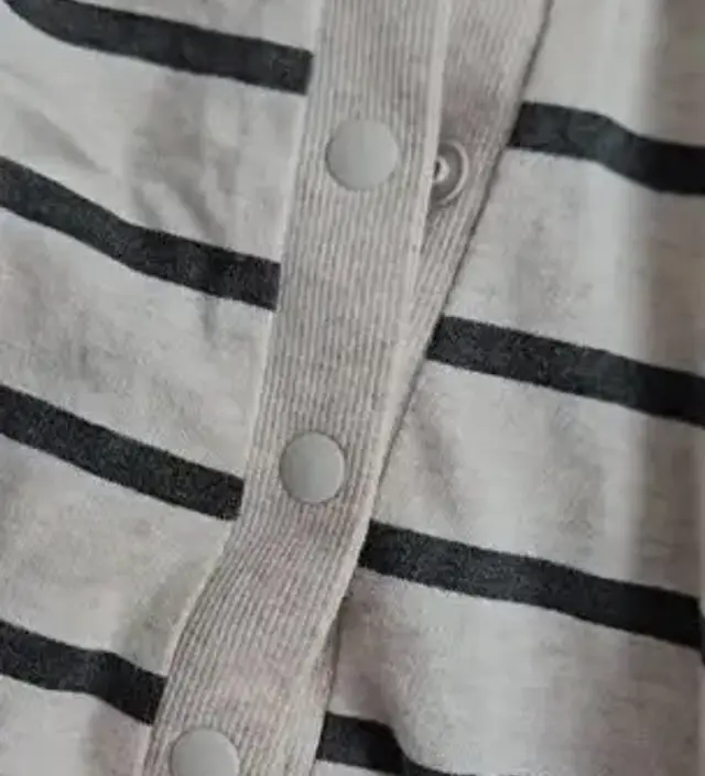 티셔츠 이뻐요~~~조리원 퇴소 후 수유중에 필요해서 구매하게 되었습니다! 조리원 복이