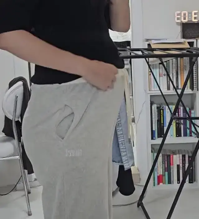 34주 만삭인데 배 찡김없이 너무 편해요. 후리스소재라 부들두들하고 따뜻해요. 주머니