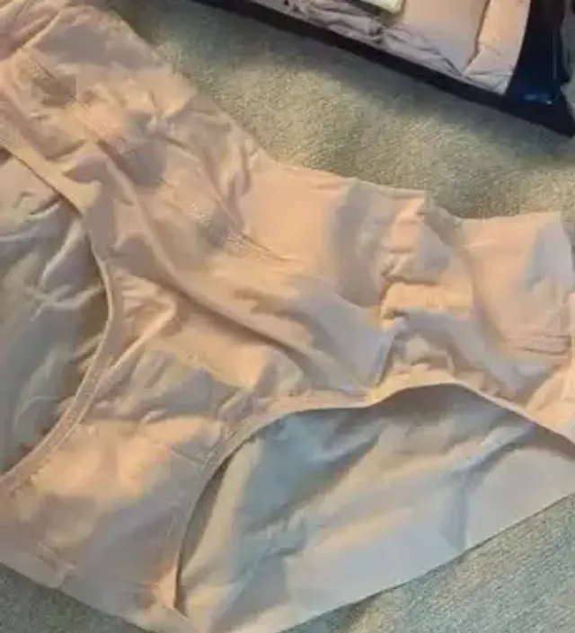 중기에 구매해서 잘 입고 지금 32주인데 넘 좋아서 한셋트 더 구매 했어요!! 저는 배 덮