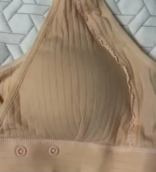 입고나서 불편하지 않고 편해요. 그리고 색도 예쁘네요