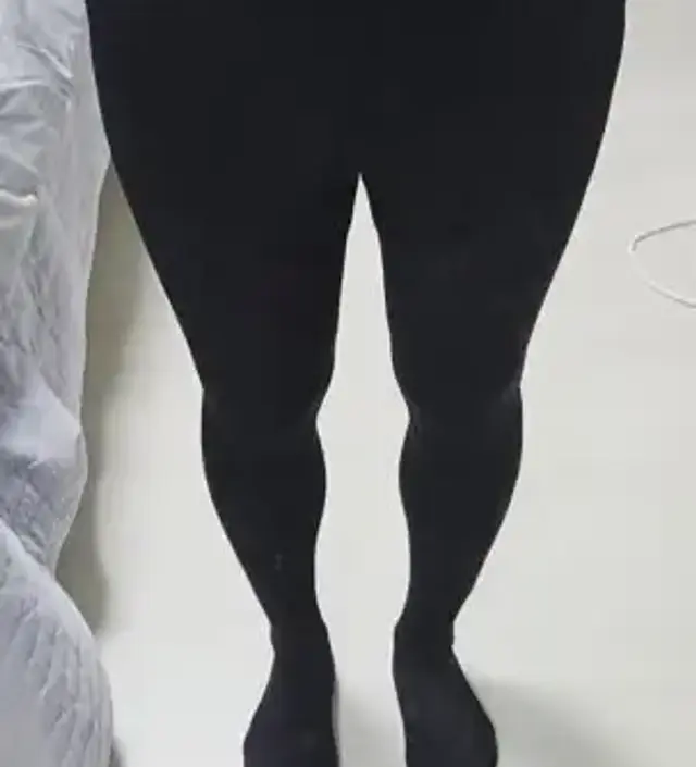 배 부분이 아주 잘 늘어나고 잘 덮어줘요 다리 부분도 조이지 않고 여유있어서 좋아요!