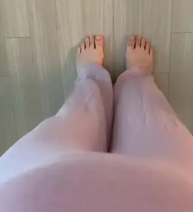 32주차로 배가 많이 나왔는데 쪼임 하나도 없고 편하고 좋아요 ㅎㅎ 홈웨어로 입으려고