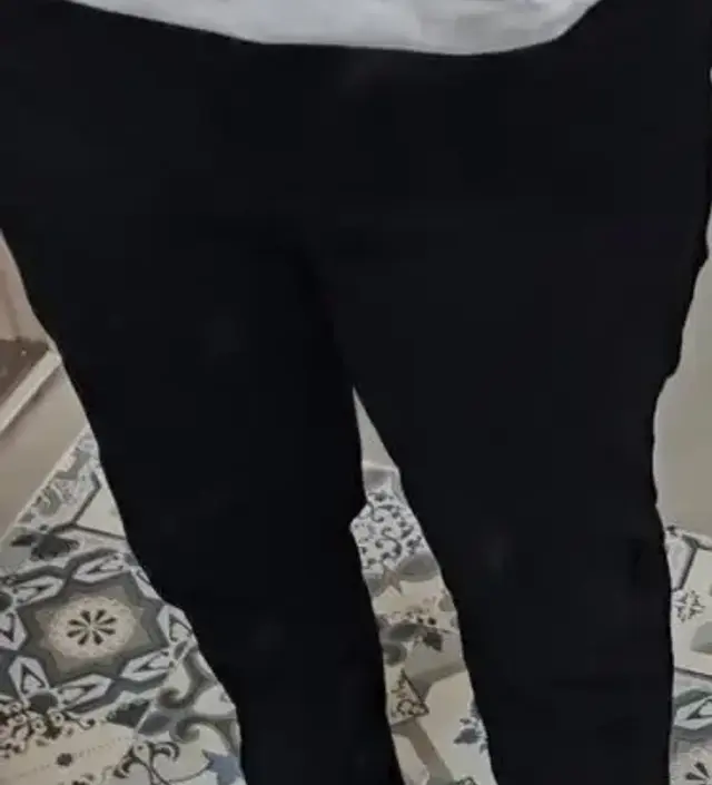 겨울에는 바지를 입어야 할 것 같아서 구매했어요.
