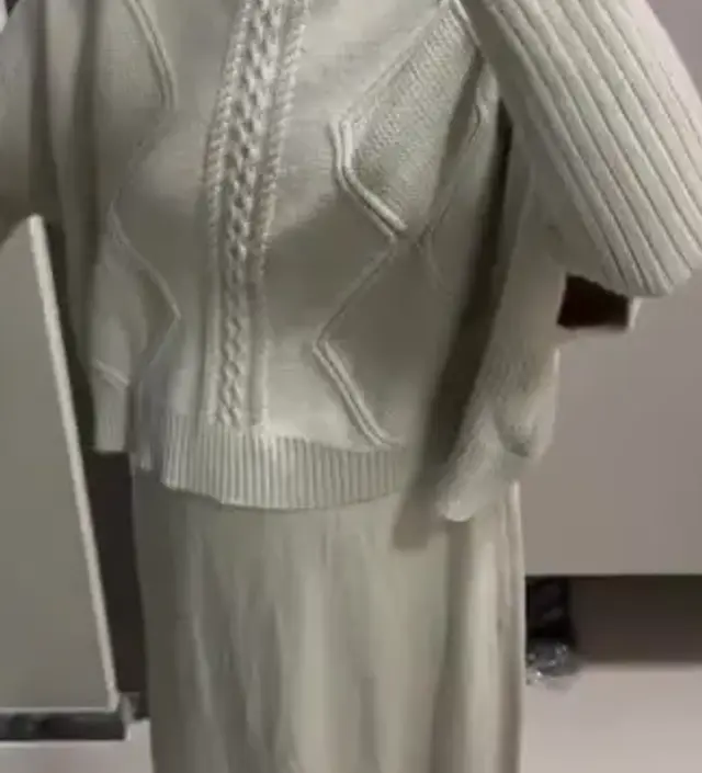 재질 부드럽고 잘 늘어나고 따뜻하고 ㅎㅎㅎ
