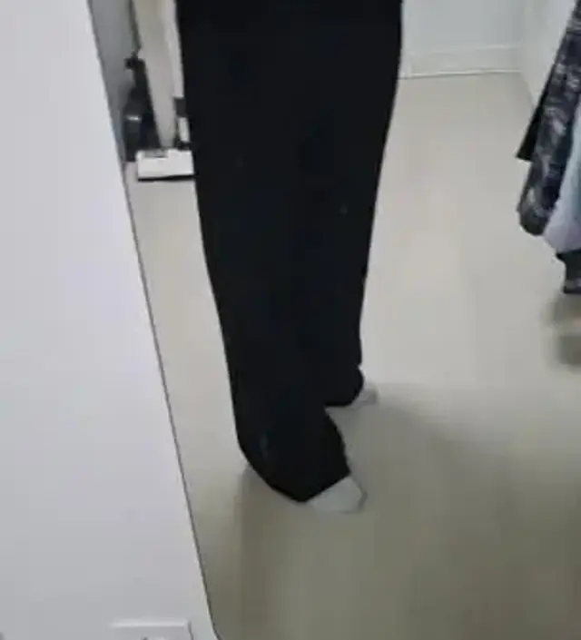 배송받자마자 입었는데 완전 부드럽고 따뜻하고 너무 좋네요♡ 아직 초기라 배부분은 널