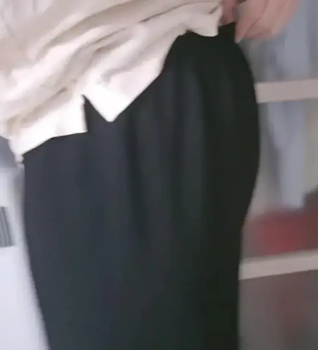 허리 조절 끈이 있어서 넉넉하고 원단이 너무 부드러워서 좋아요
