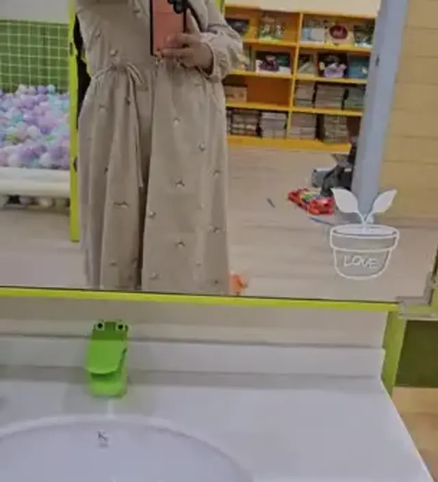 임신하고 먹덧이 와서 살도 많이 찌고 배도 남들보도 너무 빨리 나온 편이라 예쁜 임부