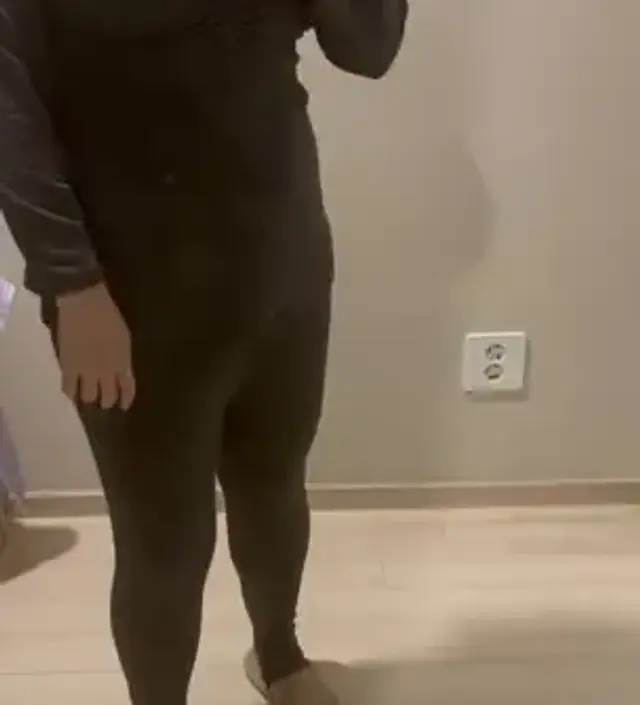 가슴쪽이 좀 벌어져있어서 크지만 그래도 추울때 안에 입으면 너무 좋을거같아융