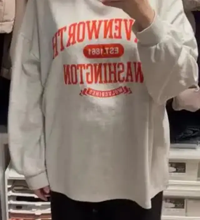 편안한 티셔츠 찾고 있었는데, 소재도 부드럽고 가볍고 헐렁헐렁 해서 아주 마음에 들어