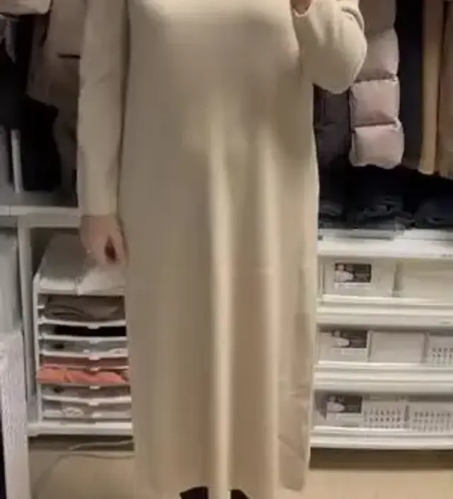 도톰하고 부드러워서 입는데 불편함이 없어요 배가 많이 나오는 분들은 몸매가 드러나보