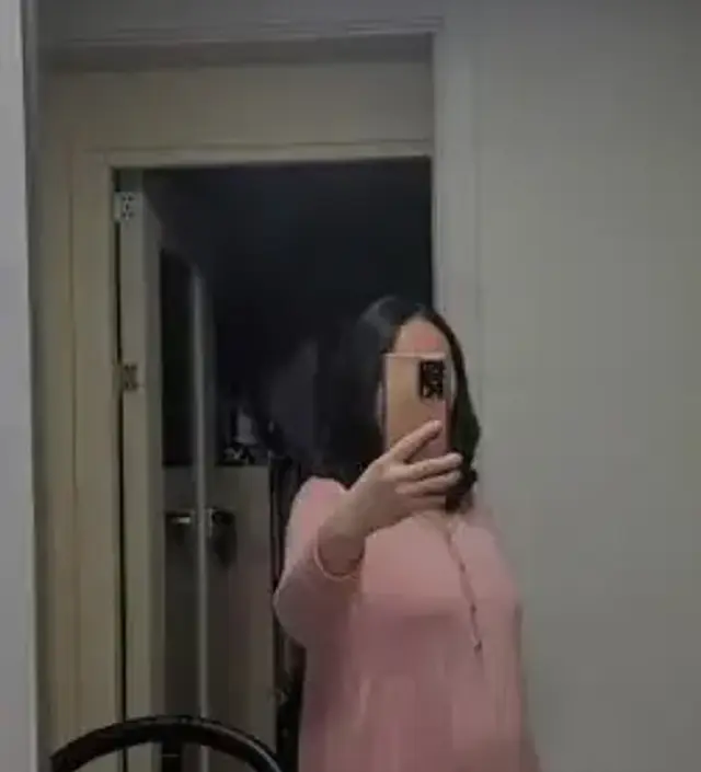 출산후 수유복으로 구매하였어요. 원피스 형태라 편리해요. 가끔 빨리 입고 갈아입어야