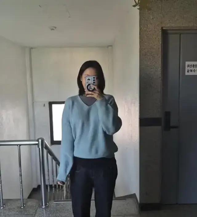 민트 리뷰가 많이없어서 걱정했는데, 톤다운민트라 실제색상은 하늘색이라 튀지않아좋아