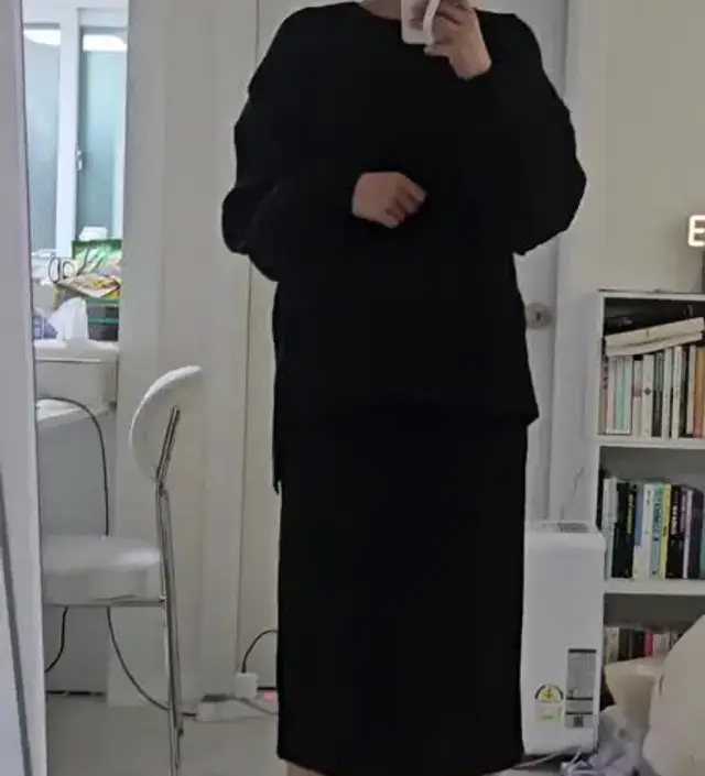 따로따로 입을때 블랙이 좀 더 활용성 좋을거같아서 블랙 구매했는데 맘에 들어요! 만삭