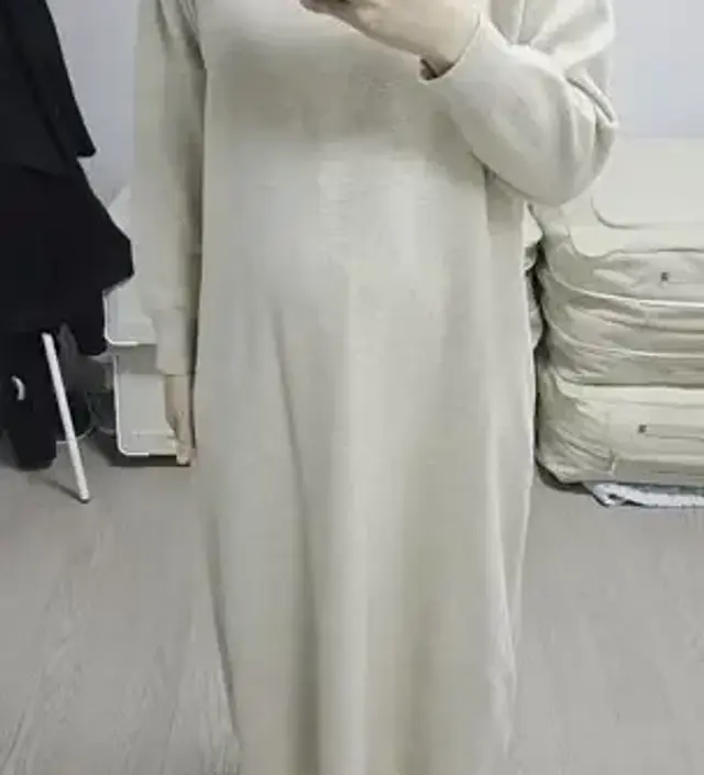 같이샀던 반목원피스보다는 원단이 훨씬 두껍고 따뜻해요!
