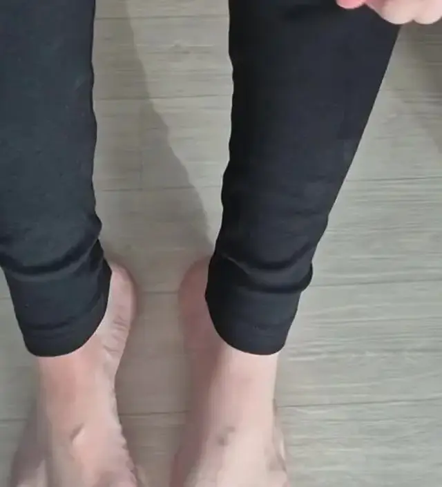 길이가 살짝 길긴한데 겉에 양말 신으면 크게 불편하진 않아요
