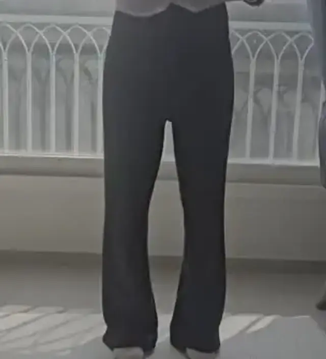 둘째 임신이라 그런지 배가 빨리 나오는 것 같아 구매했어요. 임부복이 훨씬 편하긴 하