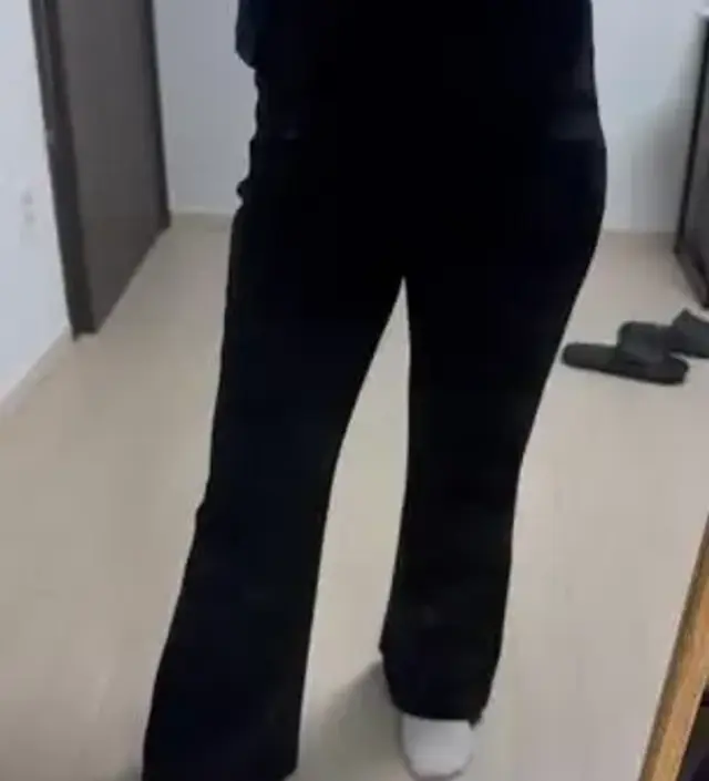 다리 길어보이고, 깔끔한 슬랙스에, 다리 얇아보이는 부츠컷.
