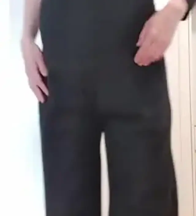 데일리룩으로 입기 편한 바지 찾았네요 적절히 도톰하고 따뜻합니다. 생활복으로 좋고 