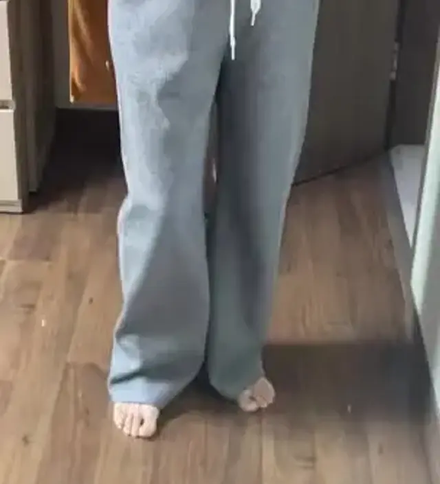 회색도 같이 샀는데 너무 마음에 드네요 핏도 길이감도 너무 좋고 안감도 너무 따뜻해서