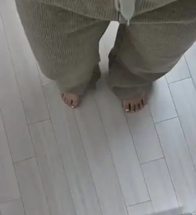 사이즈가 프리인데 라지정도되는거같아요 길이나 허리 아주넉넉하고 기모가따뜻해요